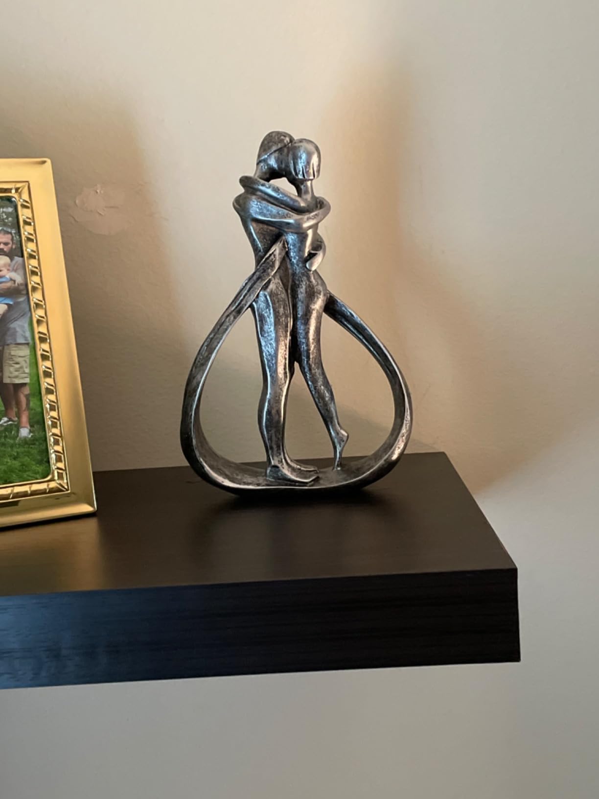 Resin Couple Romantic Sculpture