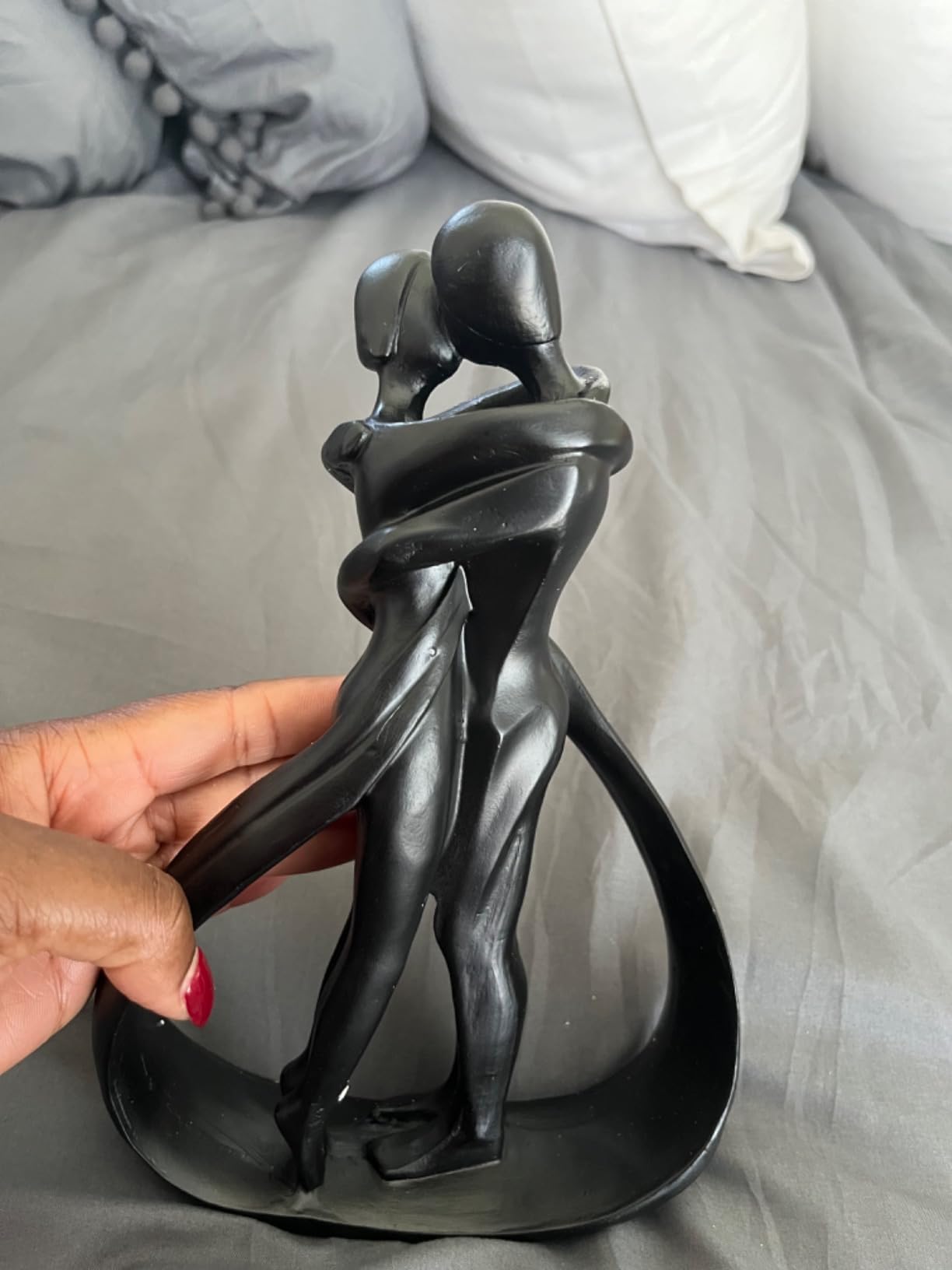 Resin Couple Romantic Sculpture