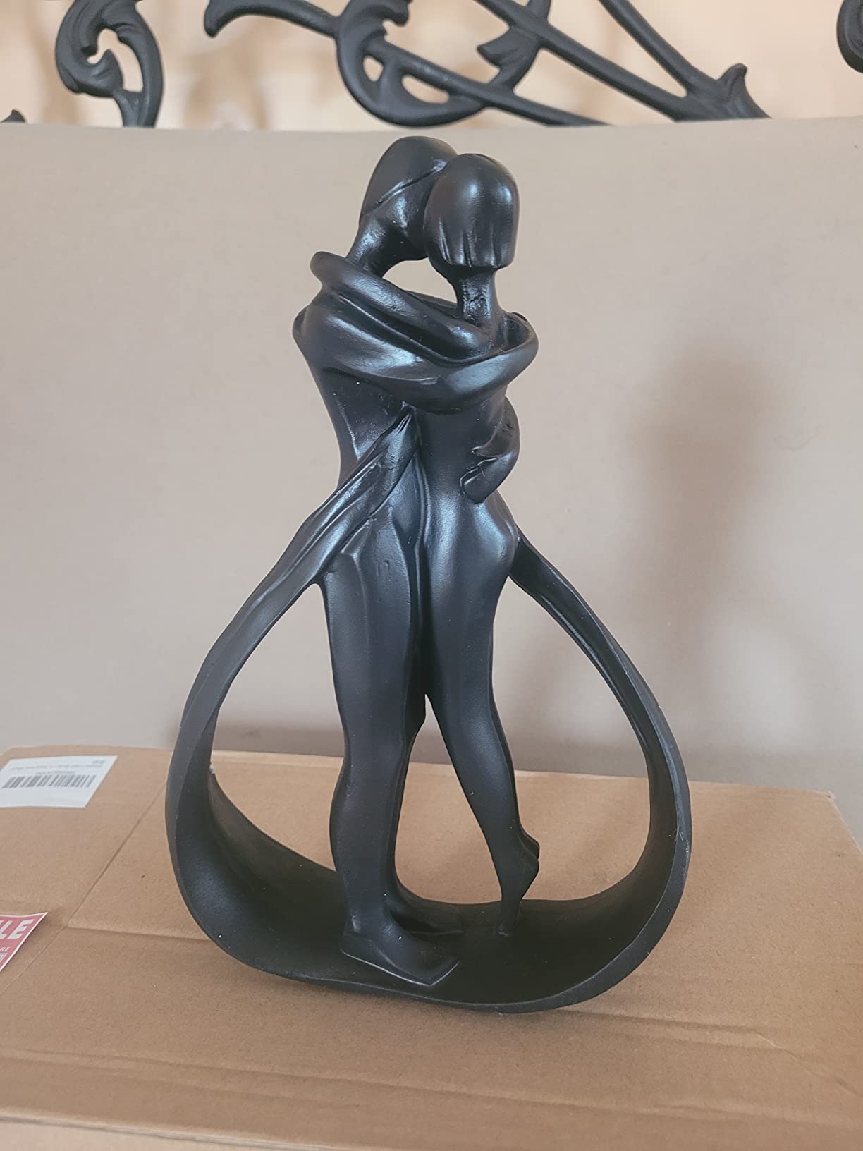 Resin Couple Romantic Sculpture